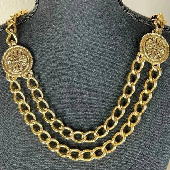 Escada Vinatge Designer Women’s Gilted Gold Tone Couture Chain Link Belt main image 6
